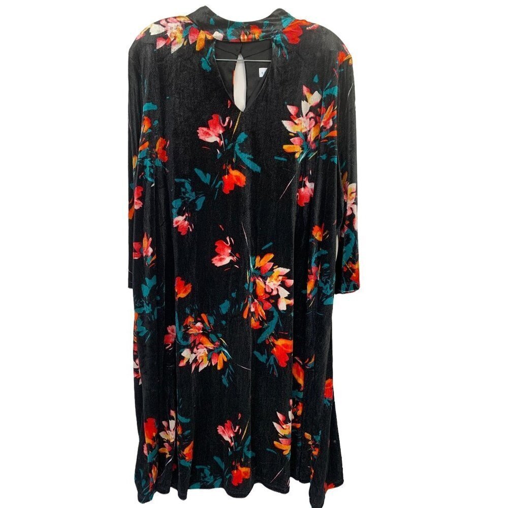 Boutique Women's Floral Dress - Picture 2 of 7